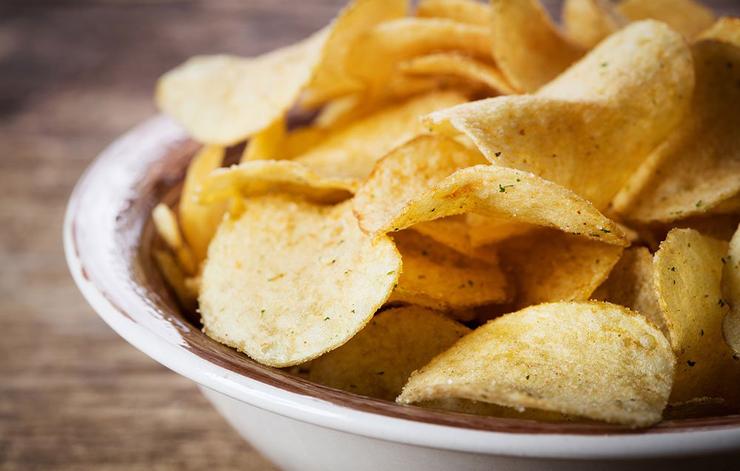 برای لاغری چه نخوریم,غذاهای مضر برای کاهش وزن,potato-chips-چیپس سیب زمینی