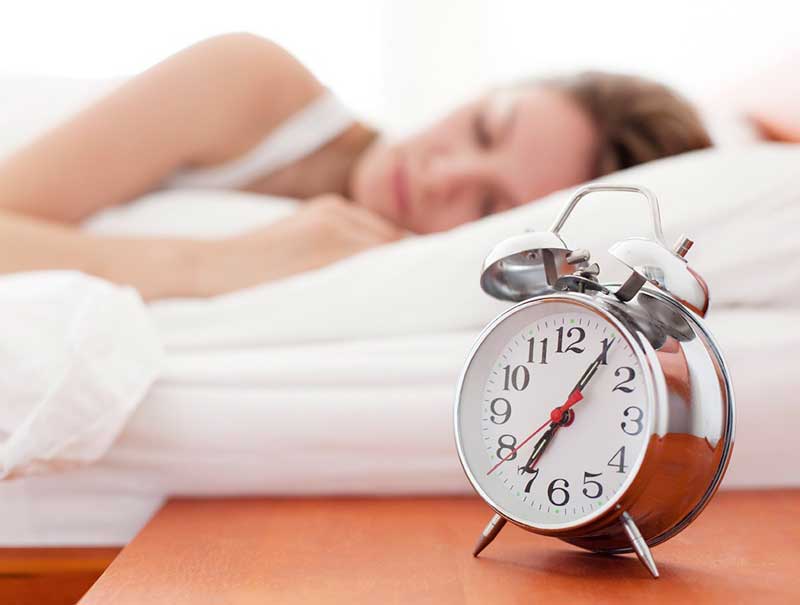 ورزش برای آب کردن چربی پشت کمر,woman-in-bed-8-ways-lose-weight-while-you-sleep